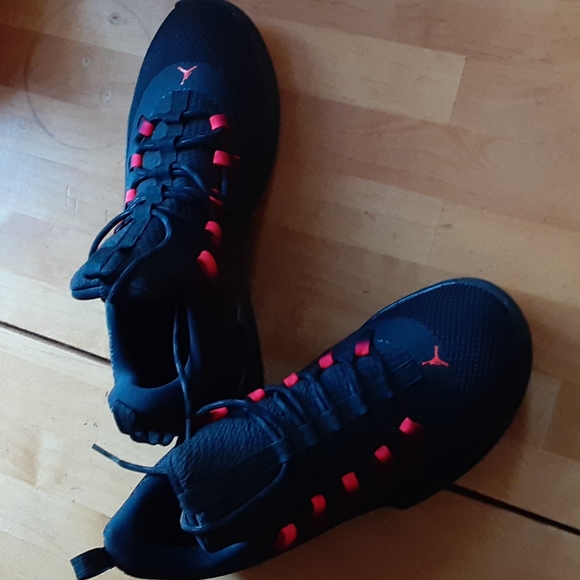 Jordan Other - 🧡Jordan's size 7.5 black and red